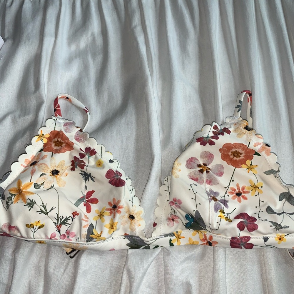 Super cute bikini top